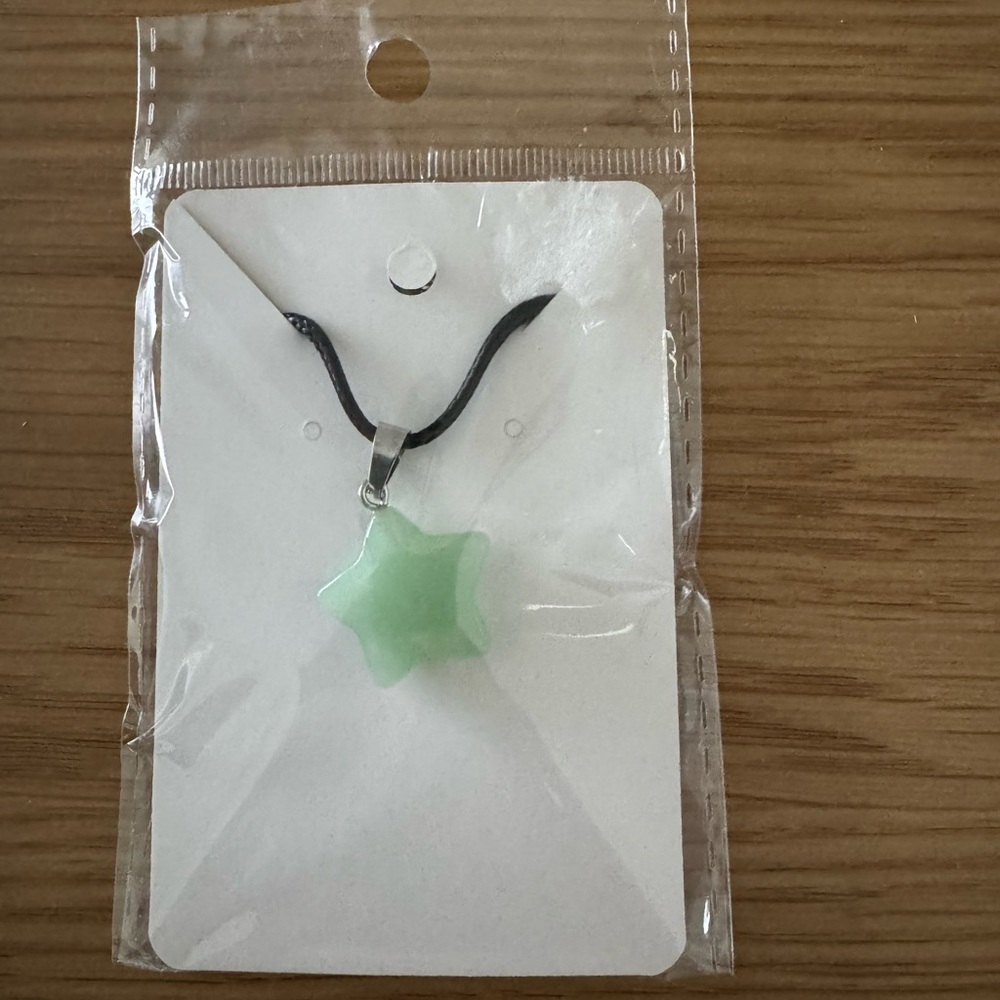 Howie Creations Green Star Pendant Necklace - NWOT